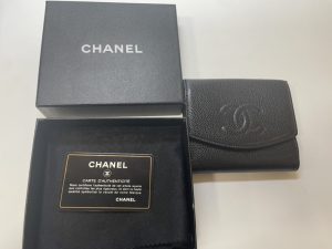 CHANEL シャネル キャビアスキン 二つ折り財布