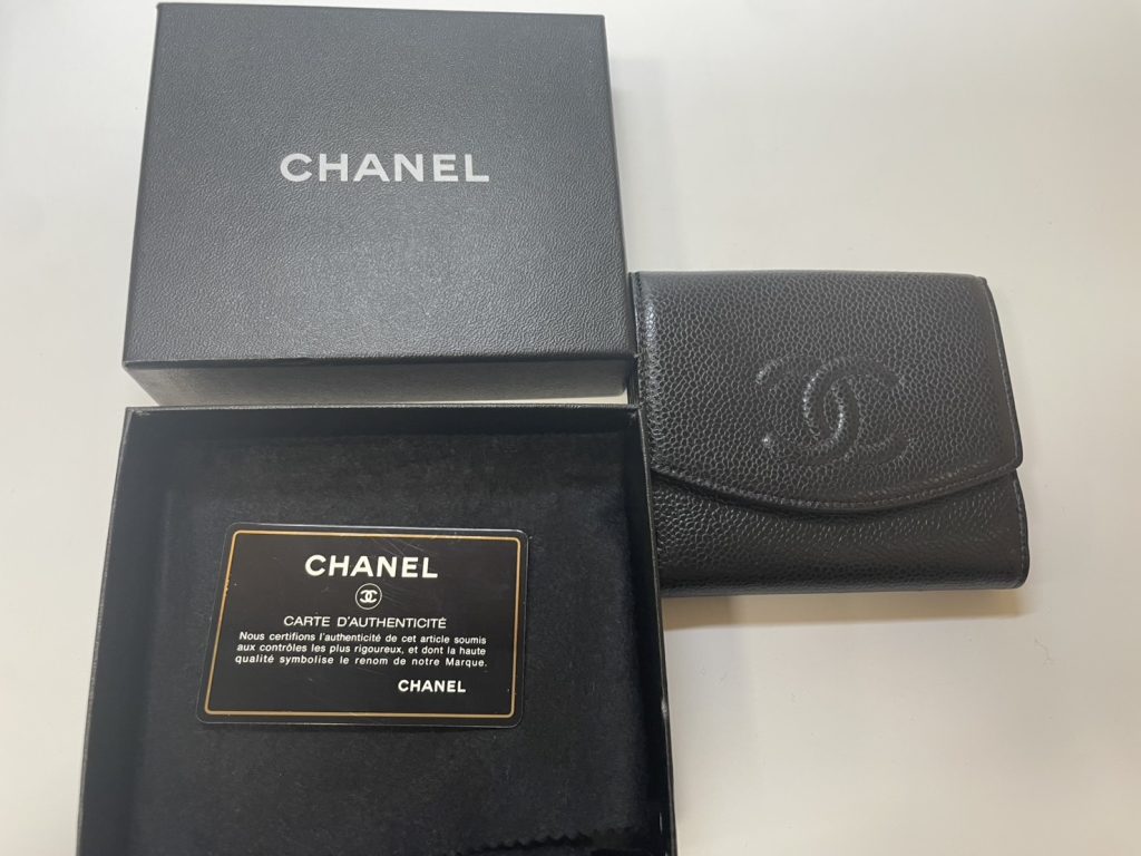 CHANEL シャネル キャビアスキン 二つ折り財布