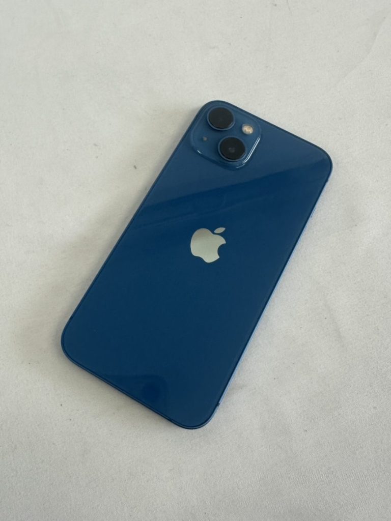 Apple iPhone 13