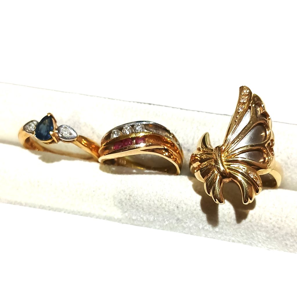 【K18Pt900リング（指輪）】18金・貴金属・アクセサリー・サファイヤ・メレダイヤモンド