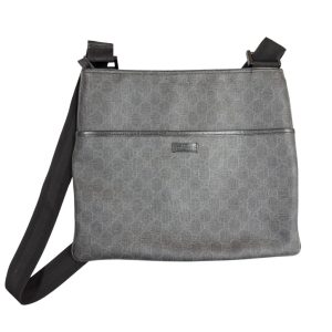 GUCCI（グッチ）　GGキャンバス　斜め掛けショルダーバッグ