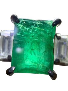 【買取実績】Pt900 エメラルドリング 1ct メレダイヤ0.4ctを高価買取｜イオン登別店