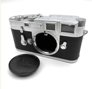 カメラ　Leica（ライカ）のレンジファインダー式フィルムカメラ「M3」