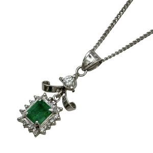 Pt900(プラチナ) エメラルド2ct メレ0.15ct ネックレス