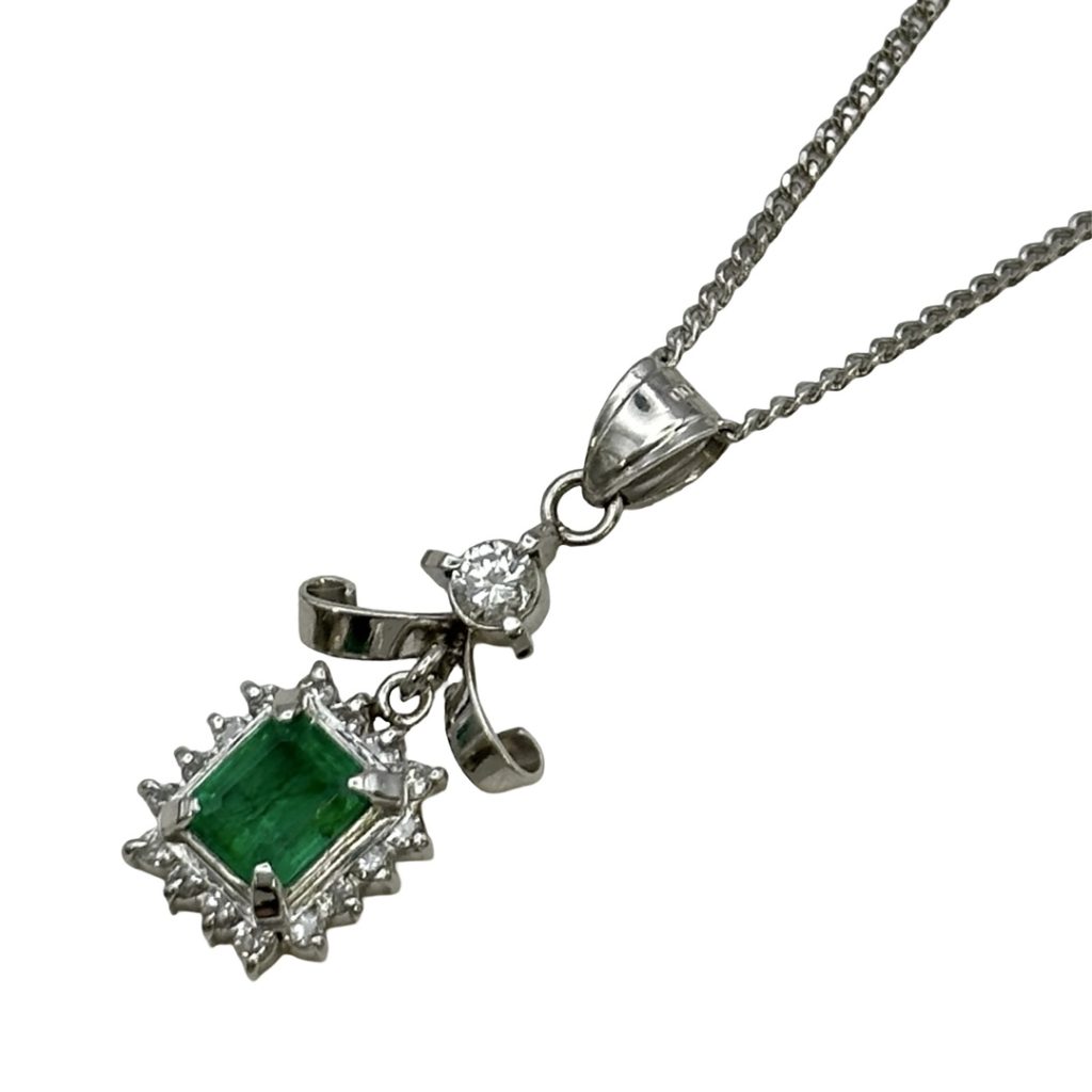 Pt900(プラチナ) エメラルド2ct メレ0.15ct ネックレス