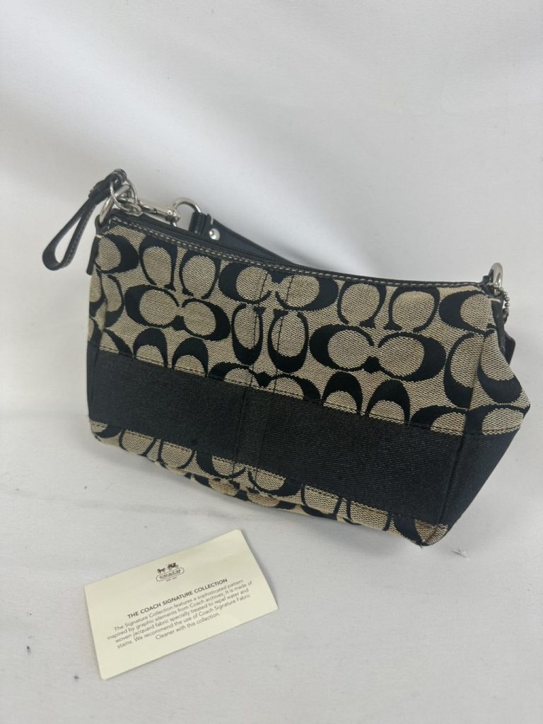COACH シグネチャー アクセサリーポーチ