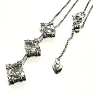 K18WG　18金ホワイトゴールド　ダイヤネックレス