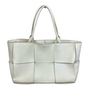 ボッテガ・ヴェネタ（BOTTEGA VENETA）「ザ・アルコ トート（ARCO TOTE）」