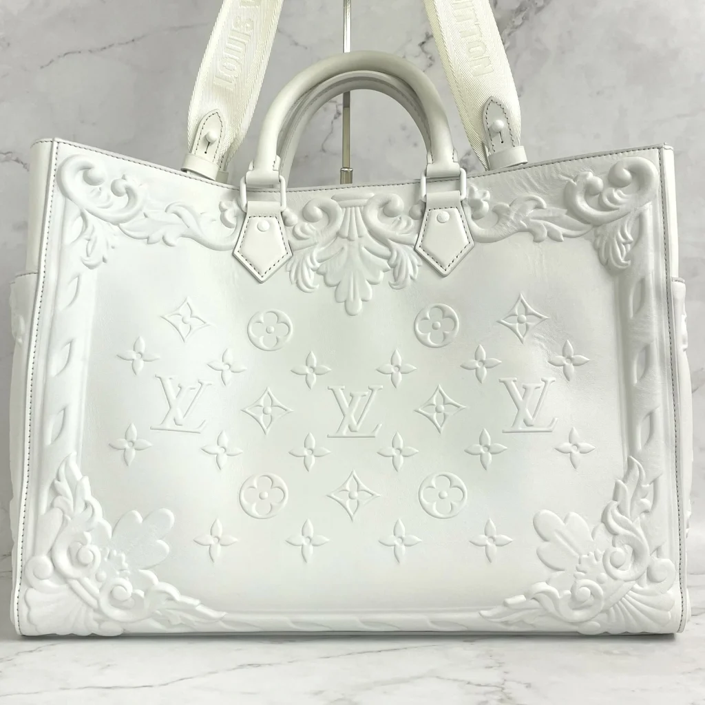 LOUIS VUITTON ルイヴィトン モノグラム エンボス サック プラ ラージ ホワイト｜伊勢崎市今泉町
