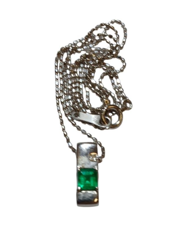 K18WG（18金ホワイトゴールド） エメラルド0.27ct ネックレス