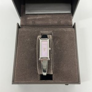GUCCI 1500L バングルウォッチ