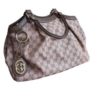 GUCCI グッチ GGキャンパス チャーム付き ショルダーバッグ