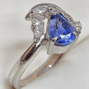 Pt900 サファイア・ダイヤモンド リング