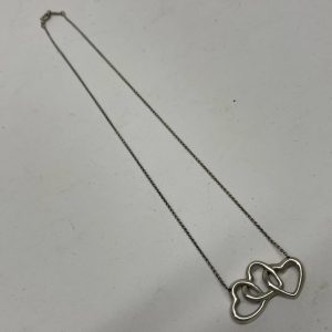 シルバーアクセサリーの高価買取ならさすがや福生銀座いなげや店|羽村市羽西| ティファニートリプルオープンハートネックレス