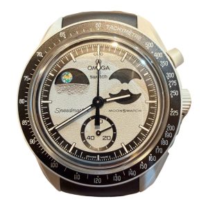 伊達市でオメガ ムーンスウォッチを高価買取｜クォーツ式・稼働・美品・付属品完備