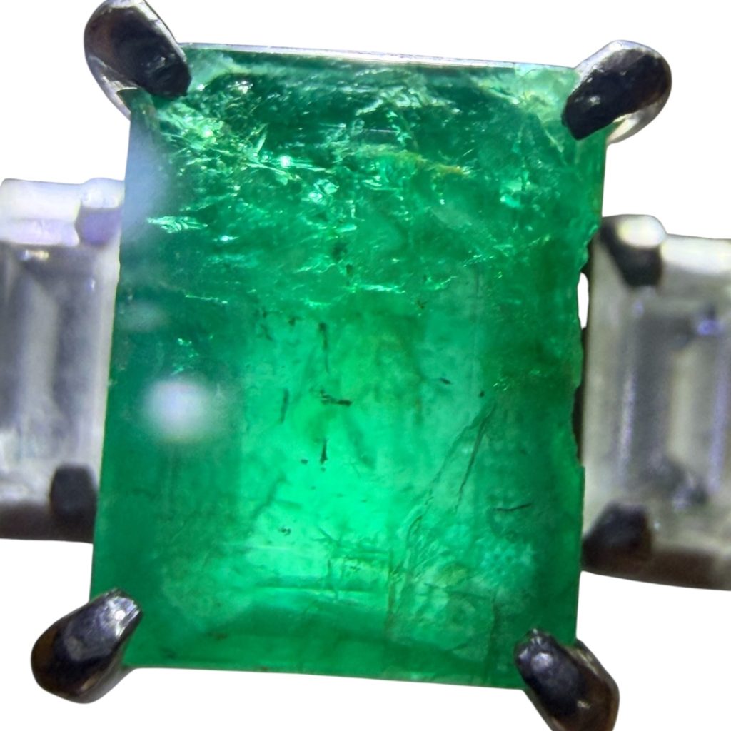 登別市 エメラルド 1.5ct プラチナリング Pt900 宝石リング 買取実績