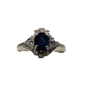 Pt900（プラチナ900）　サファイア0.67ct、メレダイヤ0.17ct　リング