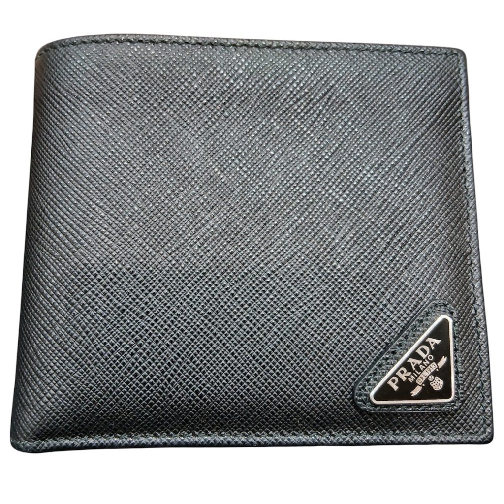 ドPRADA（プラダ）サフィアーノレザー二つ折り財布（型番：2MO738）