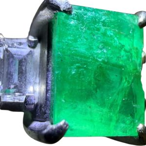 伊達市 エメラルド・ダイヤモンドリングを高価買取｜大粒エメラルド×Pt900プラチナジュエリー