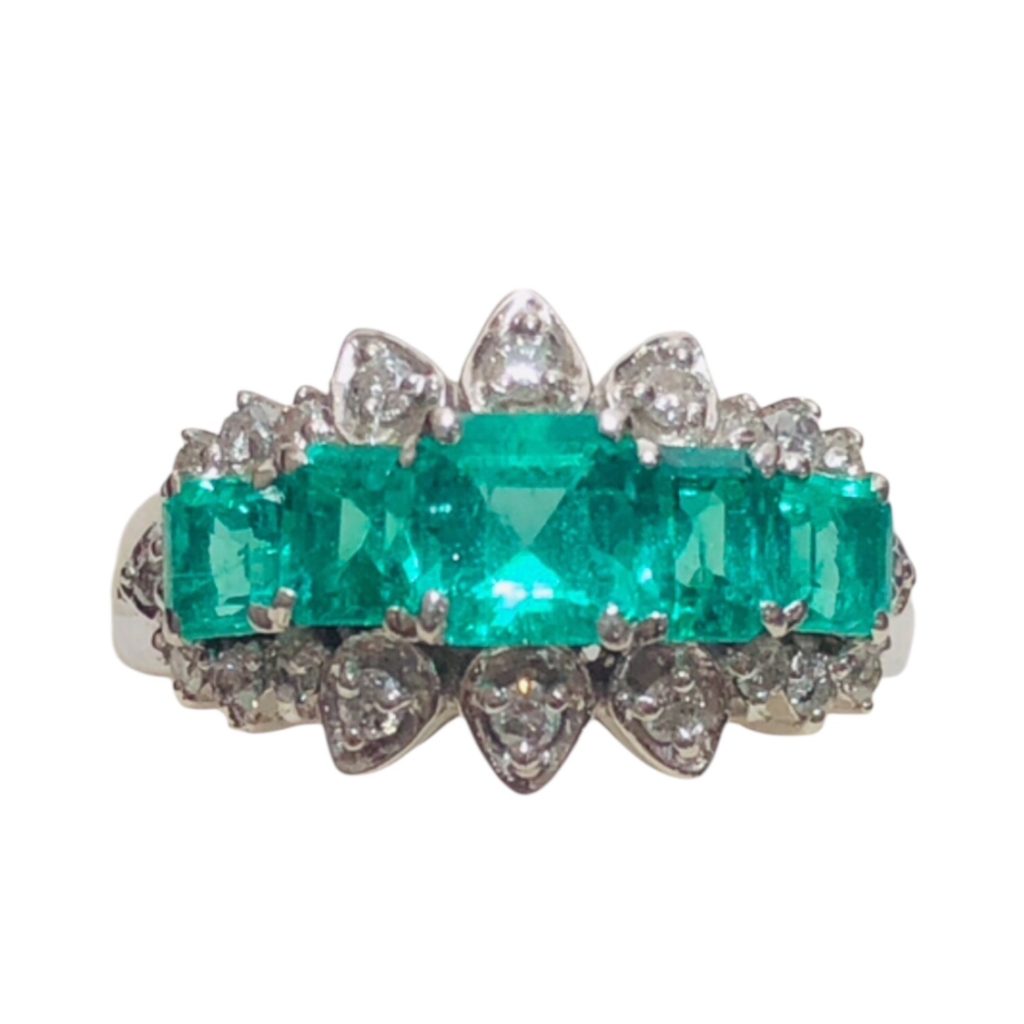Pt900　(プラチナ900) 　エメラルド1.3ct　リング