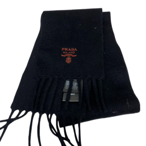PRADA　マフラー