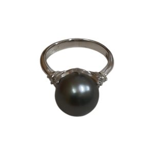 Pt900（プラチナ900） 黒真珠8㎜玉　ダイヤモンド0.17ct　リング