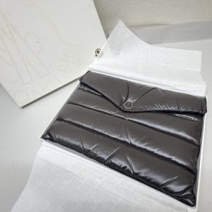 モンクレール / MONCLER / クラッチバッグ / ポーチ / ダウン