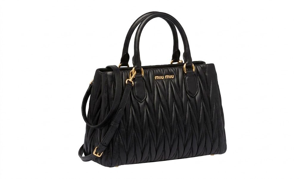 miu miu（ミュウミュウ）のレザーハンドバッグ