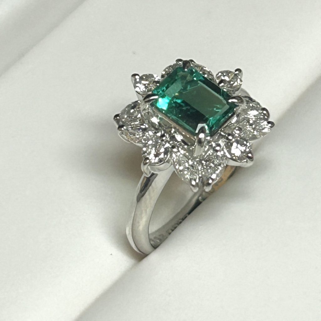 Pt900　プラチナ900　エメラルド　リング　指輪　貴金属　ジュエリー　宝石