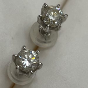 ダイヤモンドの高価買取ならさすがや福生銀座いなげや店！| 羽村市羽加美| pt850ダイヤモンド付きピアス
