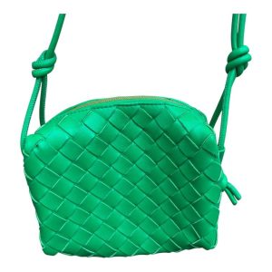 BOTTEGA VENETA（ボッテガ・ヴェネタ） ミニ ループ カメラバッグ（イントレチャート/パラキート）