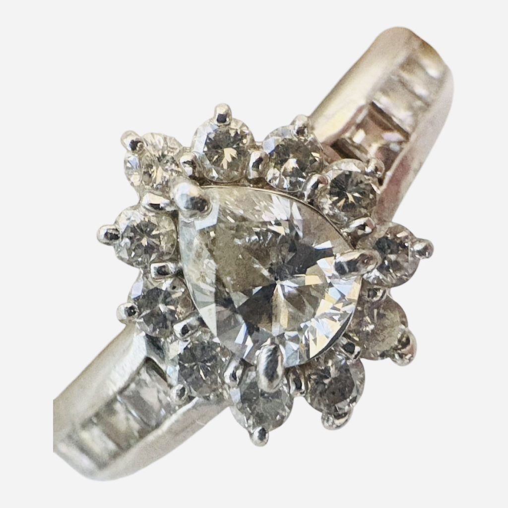 Pt900 ダイヤモンドリング 1.02ct ペアシェイプ メレダイヤ付き