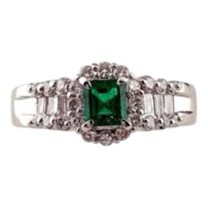 Pt900(プラチナ) エメラルド2ct メレ0.1ct リング