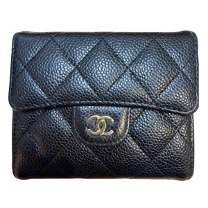 シャネル（CHANEL）「クラシック スモール フラップ ウォレット（三つ折り財布）」