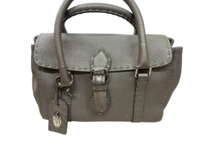 本日は【Fendi（フェンディ）のバック】をお買取させていただきました