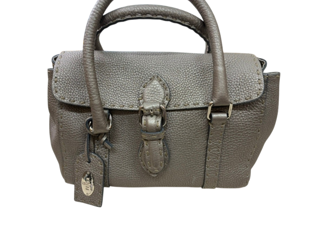 本日は【Fendi（フェンディ）のバック】をお買取させていただきました
